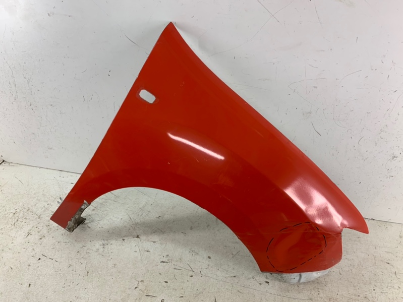 Крыло переднее правое