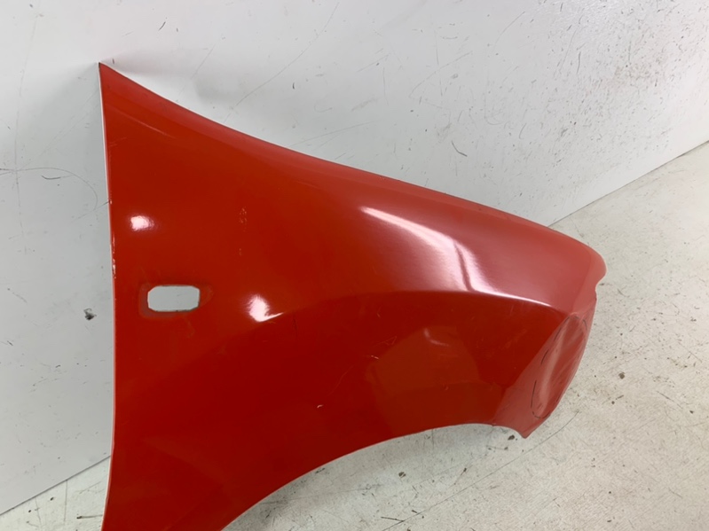 Крыло переднее правое