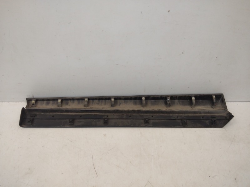 Накладка двери передней правой