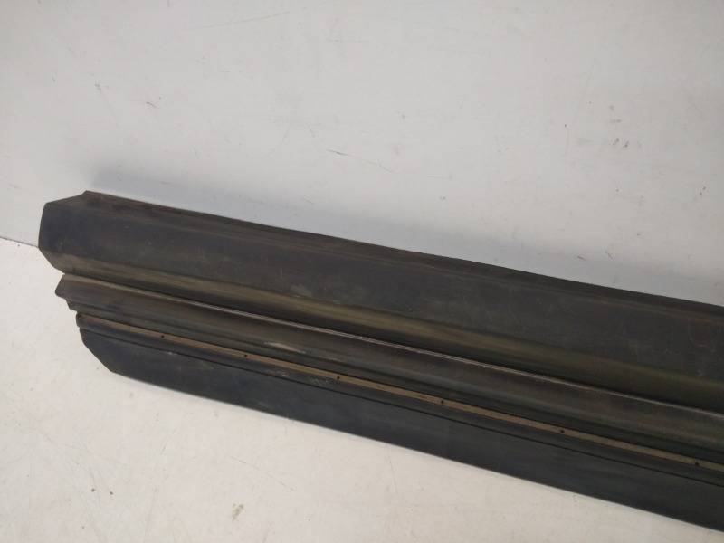 Накладка двери передней правой