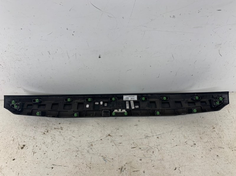 Накладка крышки багажника