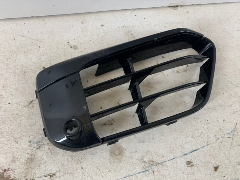 Решетка в бампер правая