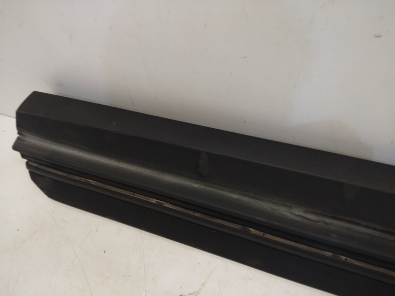 Накладка двери передней правой