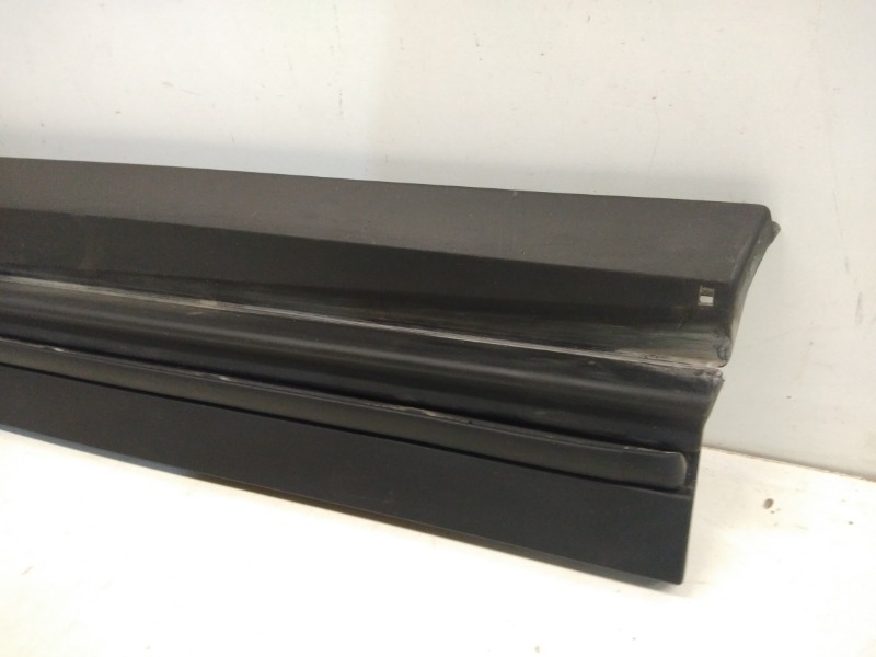 Накладка двери передней правой