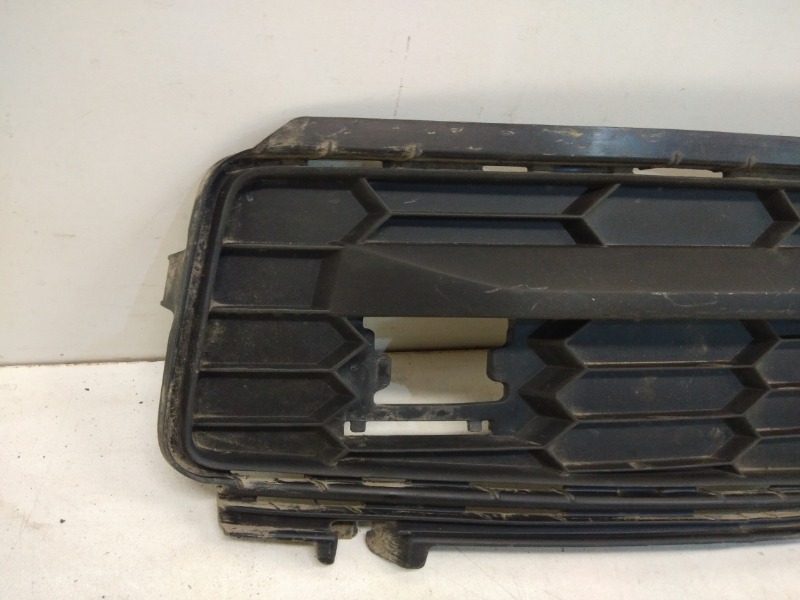 Решетка в бампер правая