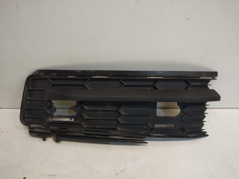 Решетка в бампер правая
