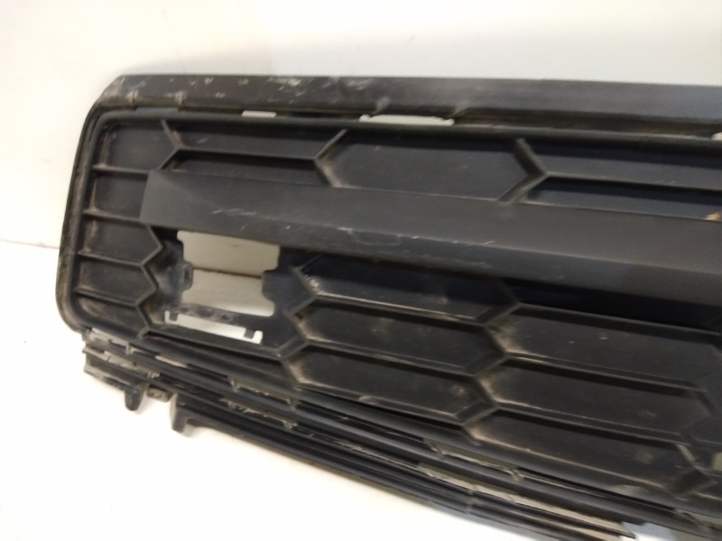 Решетка в бампер правая