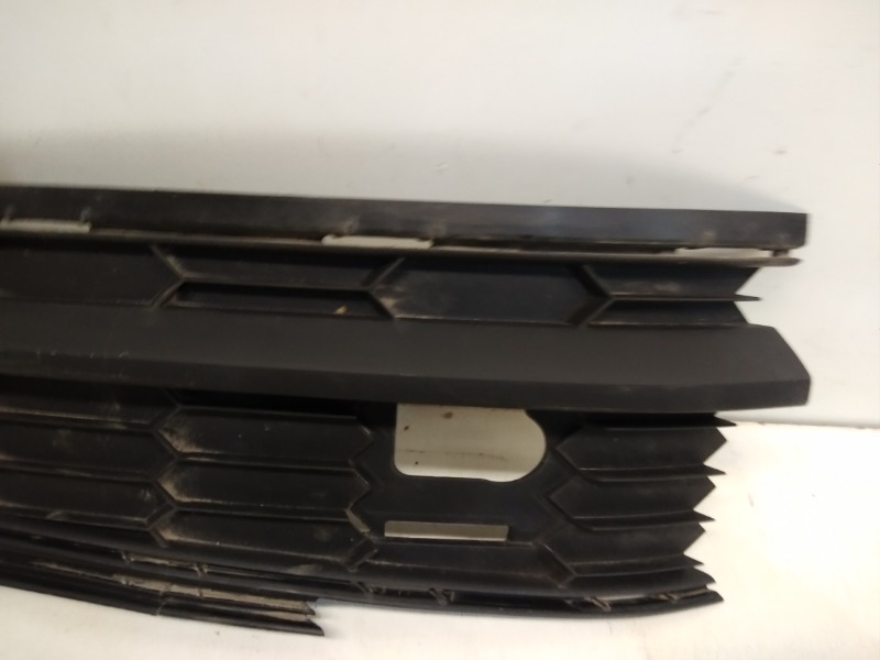 Решетка в бампер правая