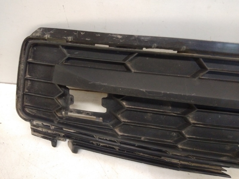 Решетка в бампер правая