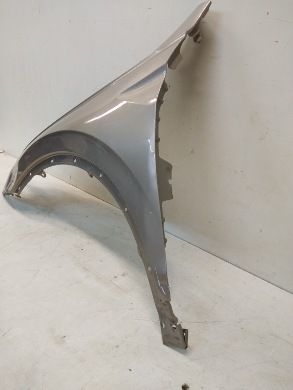 Крыло переднее левое