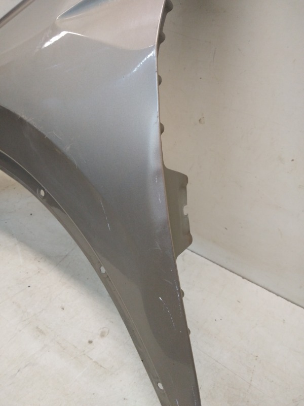 Крыло переднее левое