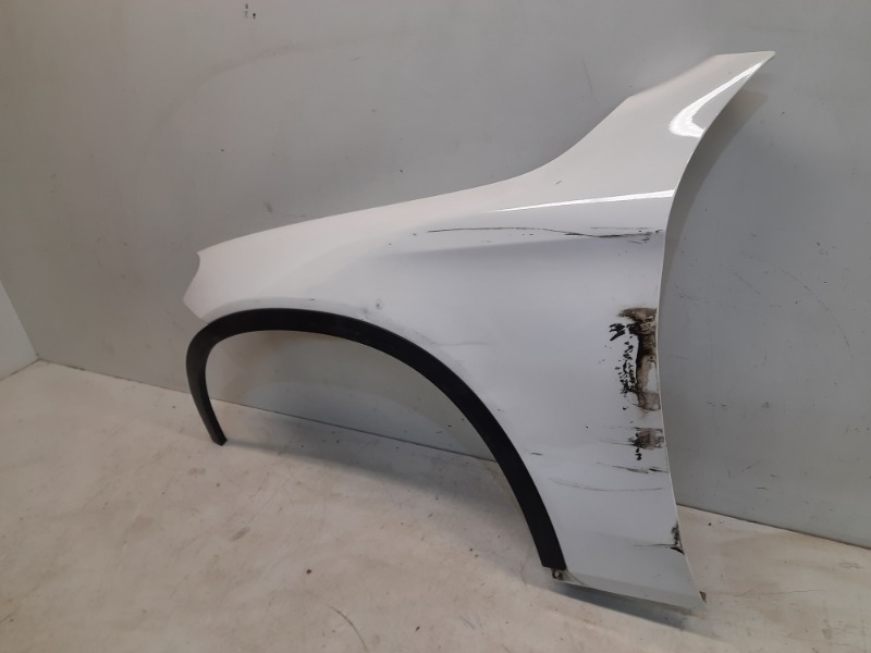 Крыло переднее левое