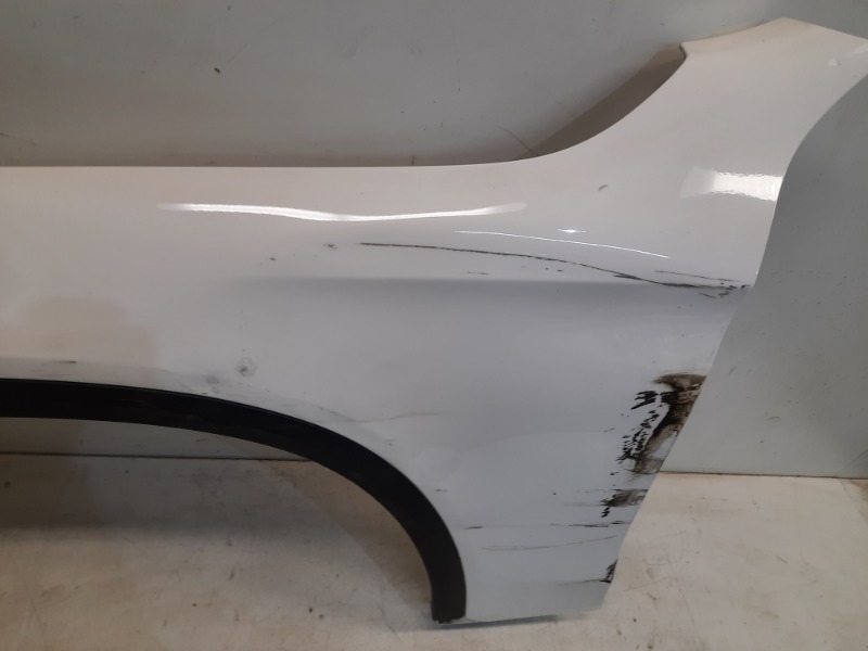 Крыло переднее левое