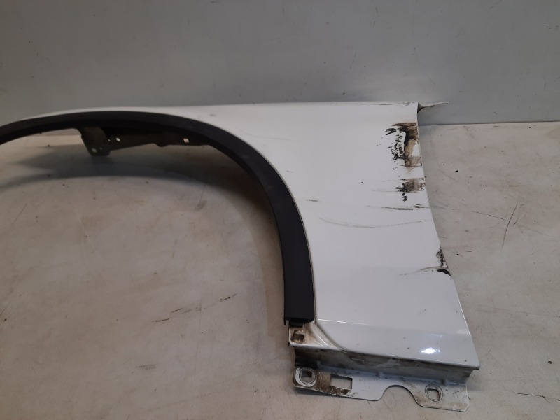 Крыло переднее левое