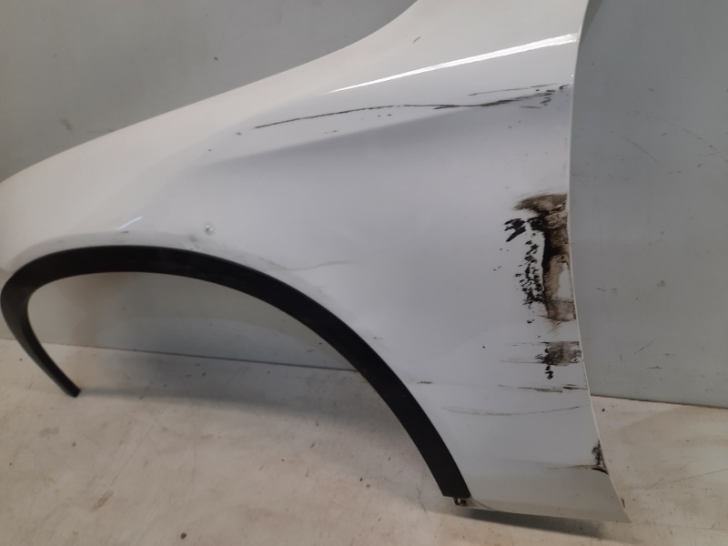 Крыло переднее левое