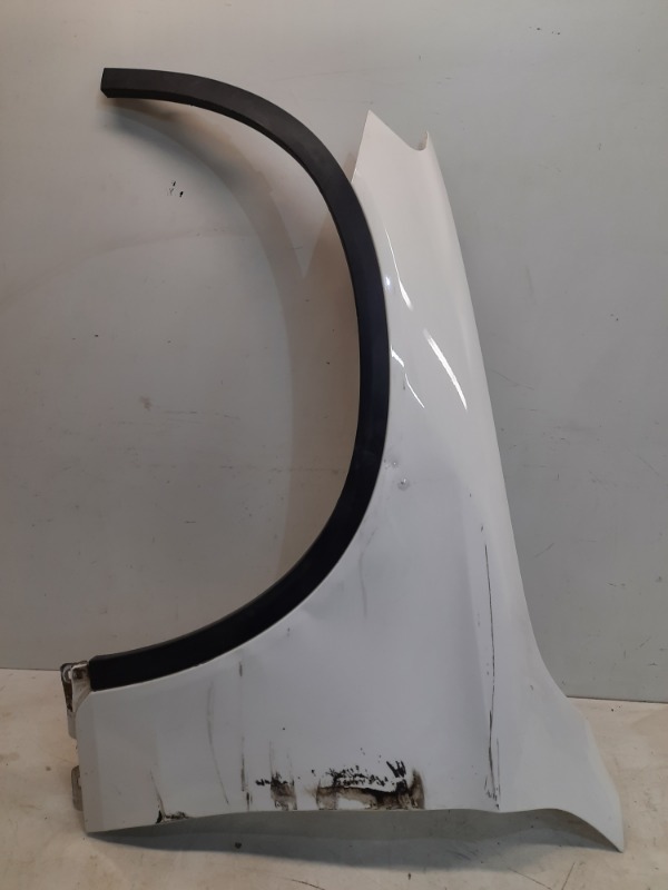 Крыло переднее левое