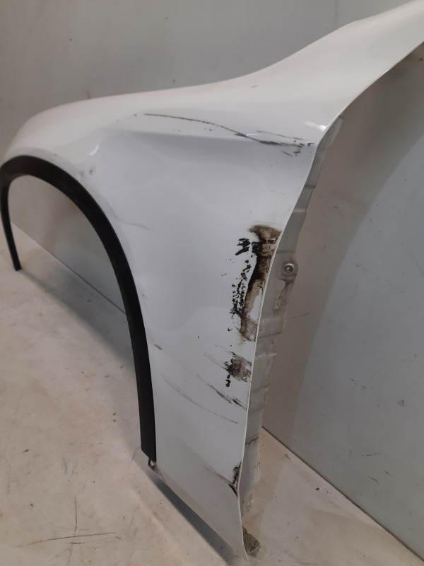 Крыло переднее левое