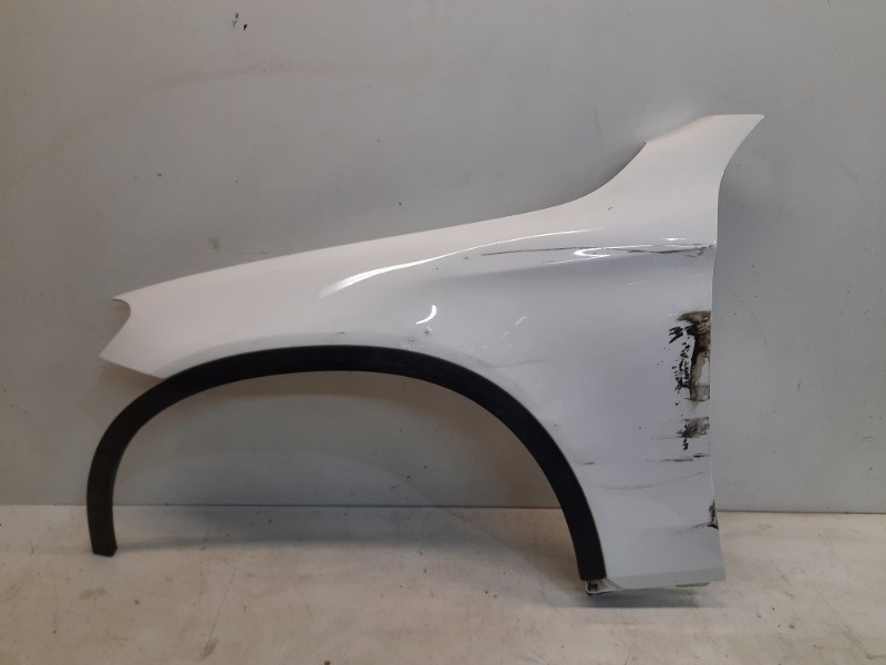 Крыло переднее левое