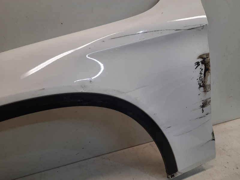 Крыло переднее левое