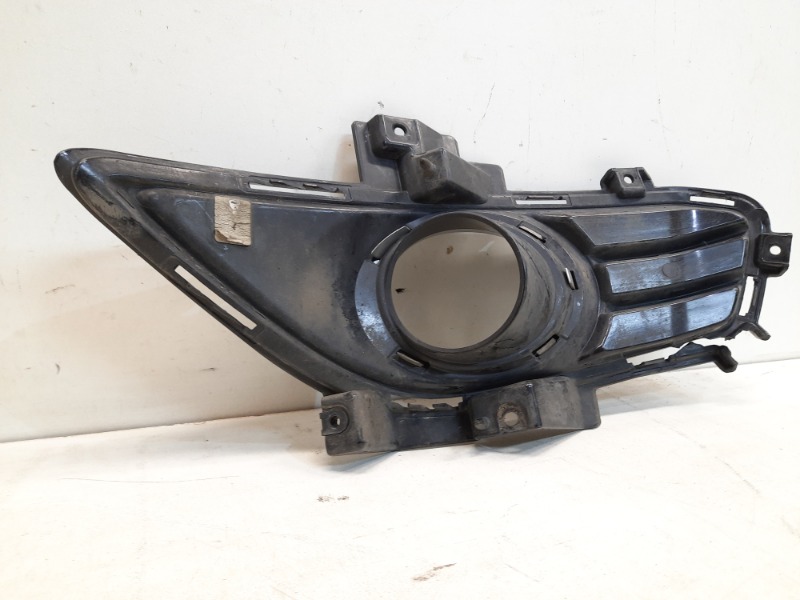 Рамка противотуманной фары правой