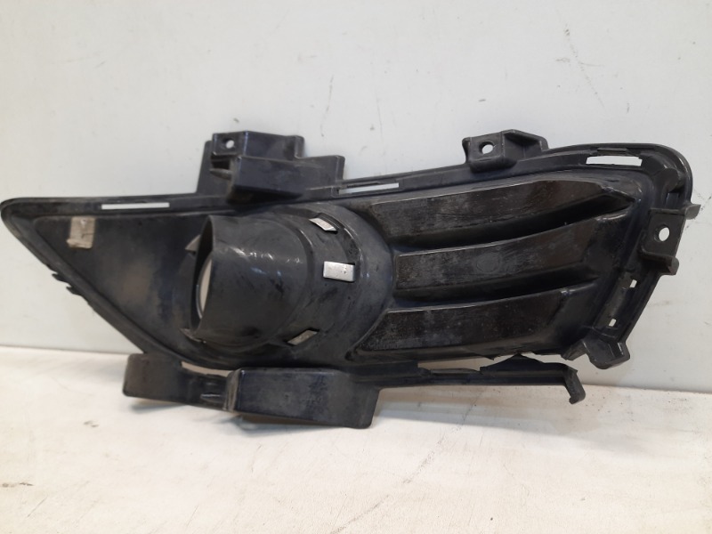 Рамка противотуманной фары правой