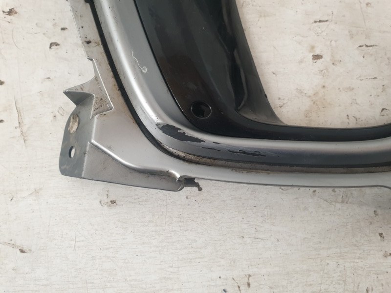 Рамка противотуманной фары левой