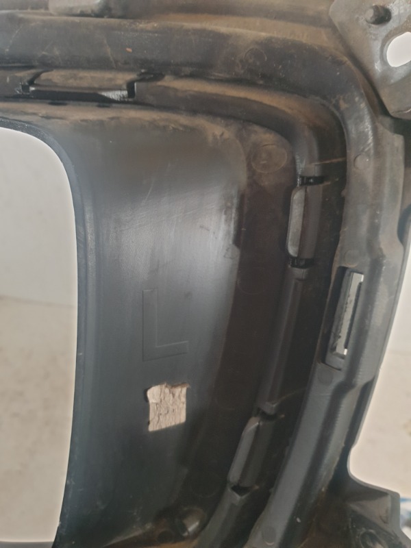 Рамка противотуманной фары левой