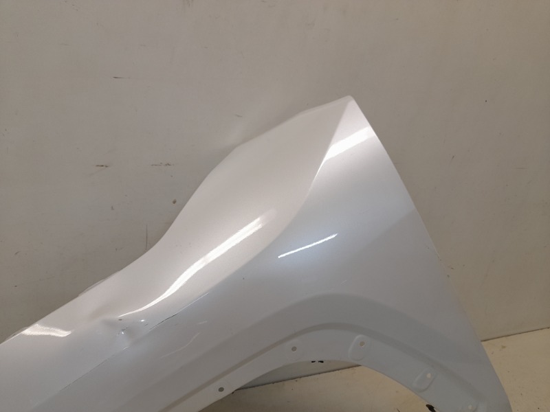 Крыло переднее левое