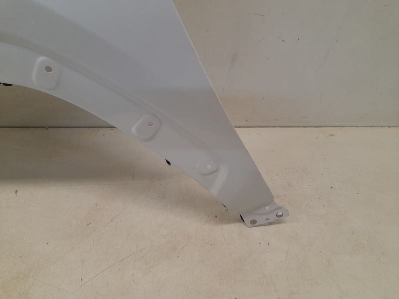 Крыло переднее левое