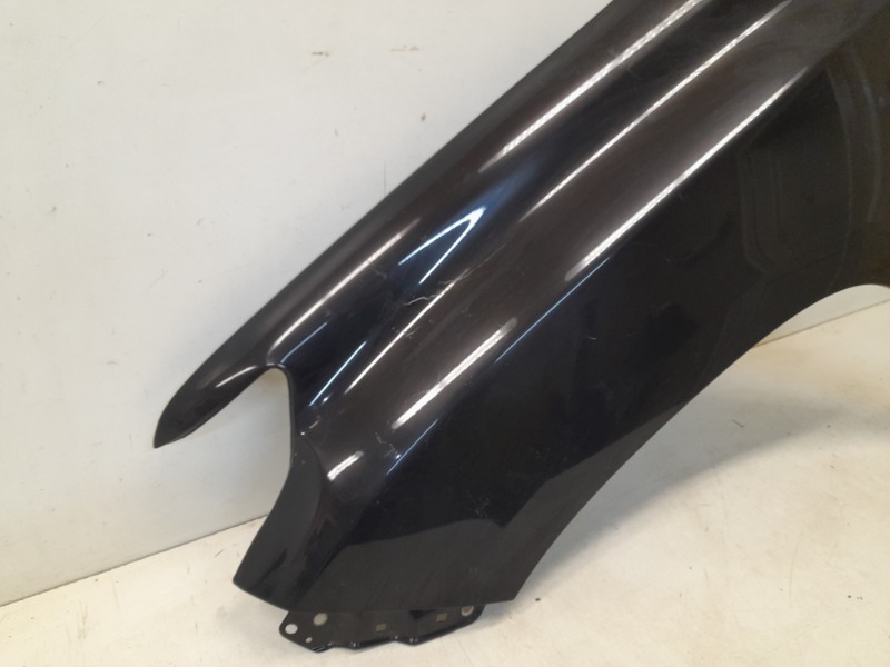 Крыло переднее левое