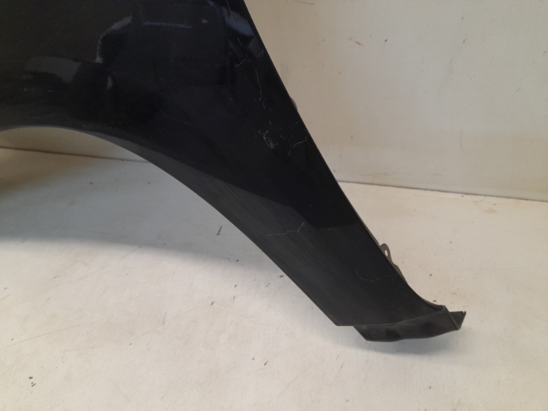 Крыло переднее левое