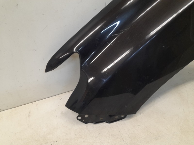 Крыло переднее левое