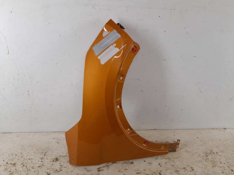 Крыло переднее правое