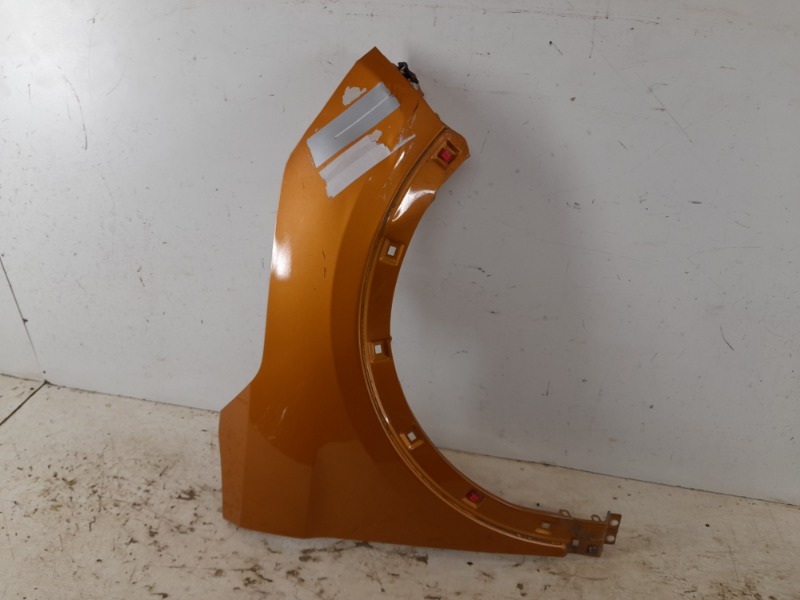 Крыло переднее правое