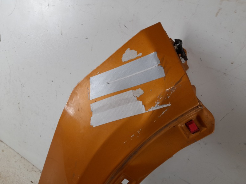 Крыло переднее правое