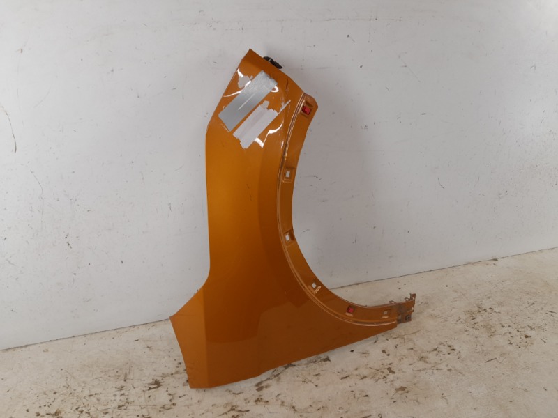 Крыло переднее правое