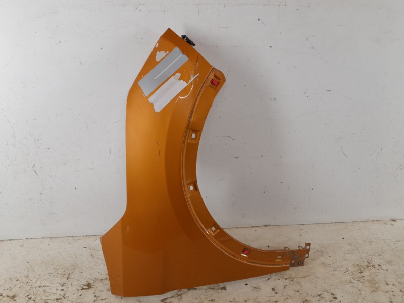 Крыло переднее правое