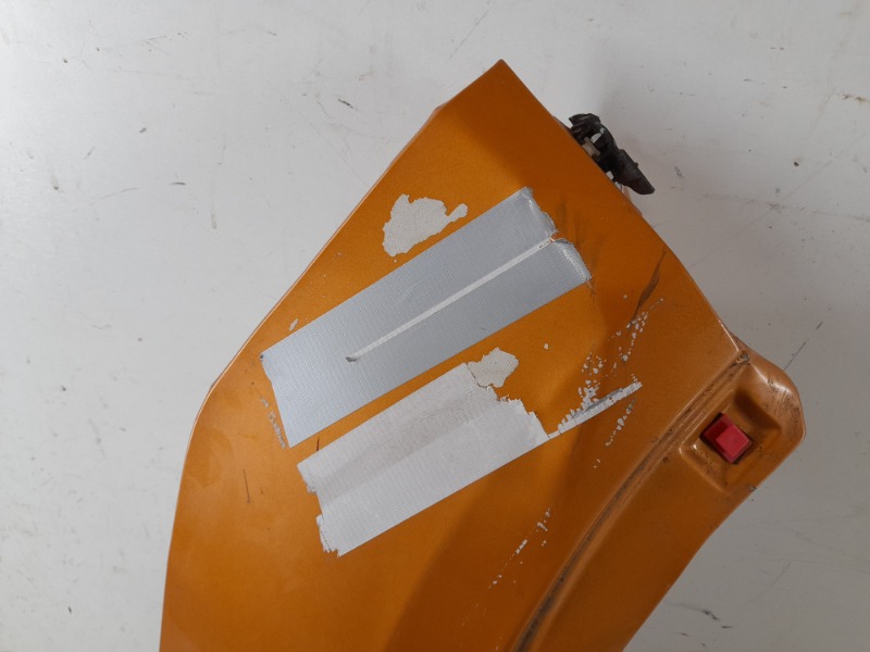 Крыло переднее правое