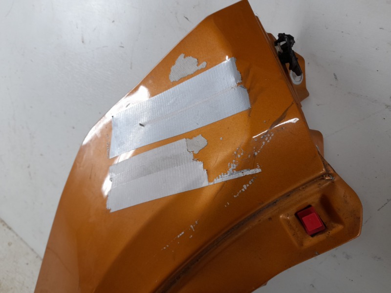 Крыло переднее правое