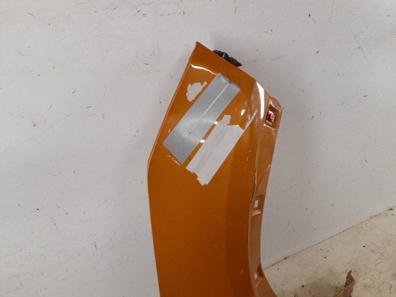 Крыло переднее правое