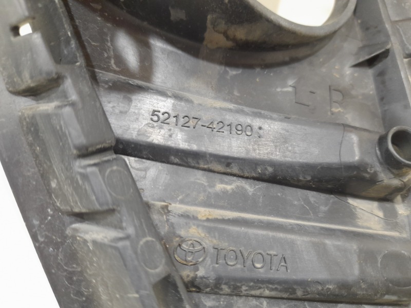 Рамка противотуманной фары правой