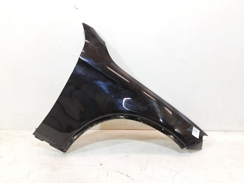 Крыло переднее правое