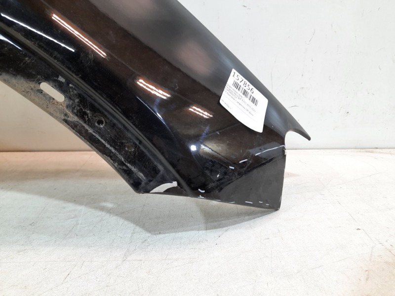 Крыло переднее правое