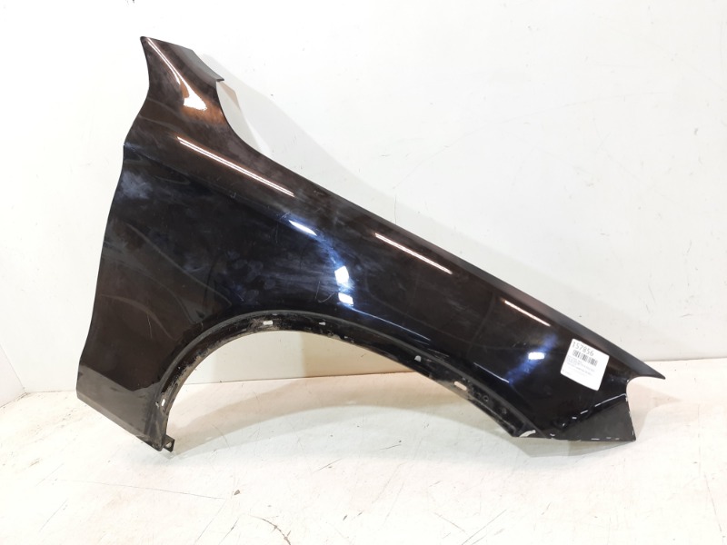 Крыло переднее правое