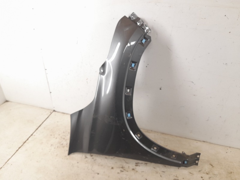 Крыло переднее правое