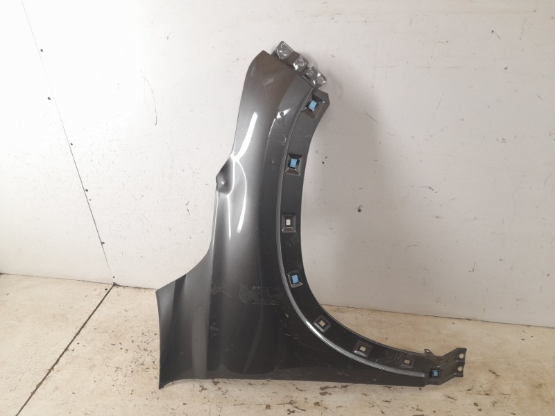 Крыло переднее правое