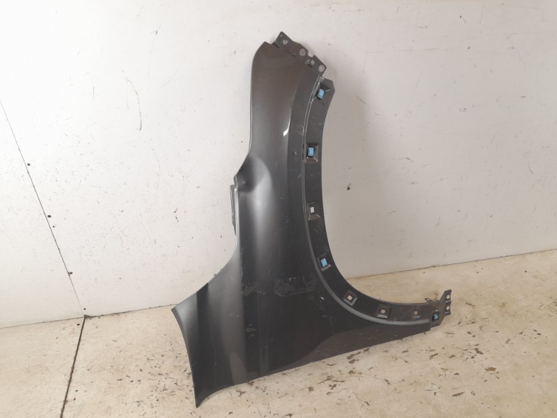 Крыло переднее правое