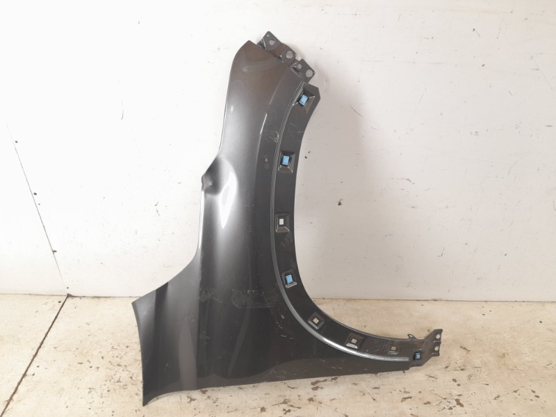 Крыло переднее правое