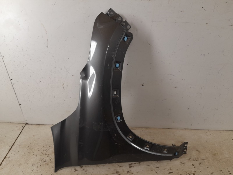 Крыло переднее правое