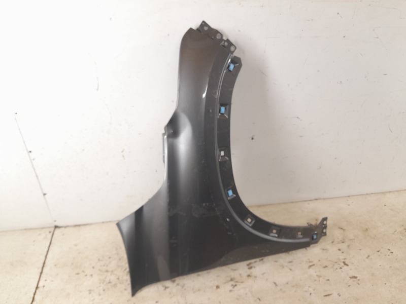 Крыло переднее правое